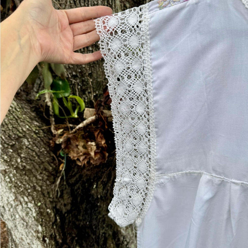 XL Vtg.Oaxaca Handmade embroidered white+purple maxi dress with crochet details. - Picture 5 of 13